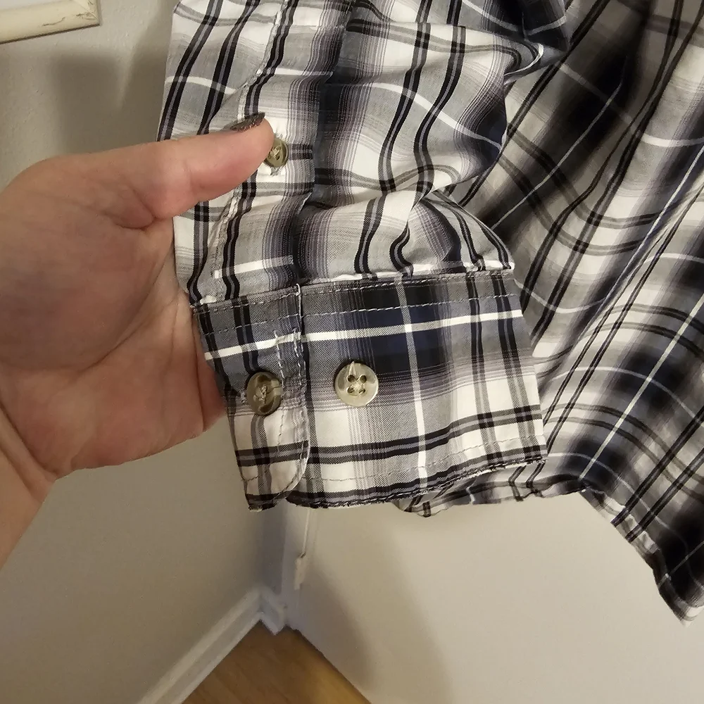 Wrangler Men's Black and White Checkered Shirt Gently Used - Picture 5 of 6